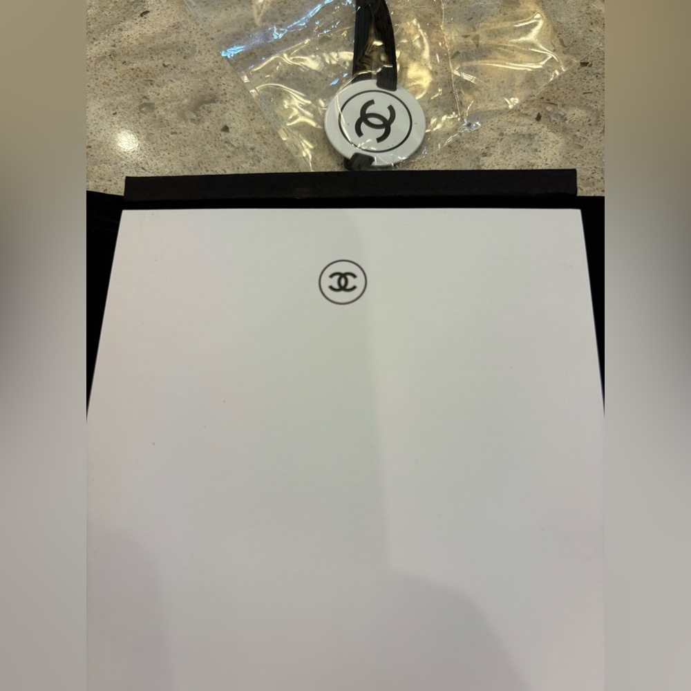 Chanel Notepad - Picture 5 of 7